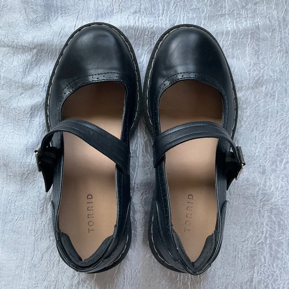 Torrid Black Chunky Wingtip Lug Sole Mary Jane Shoes 9WW Wide With Dark Academia